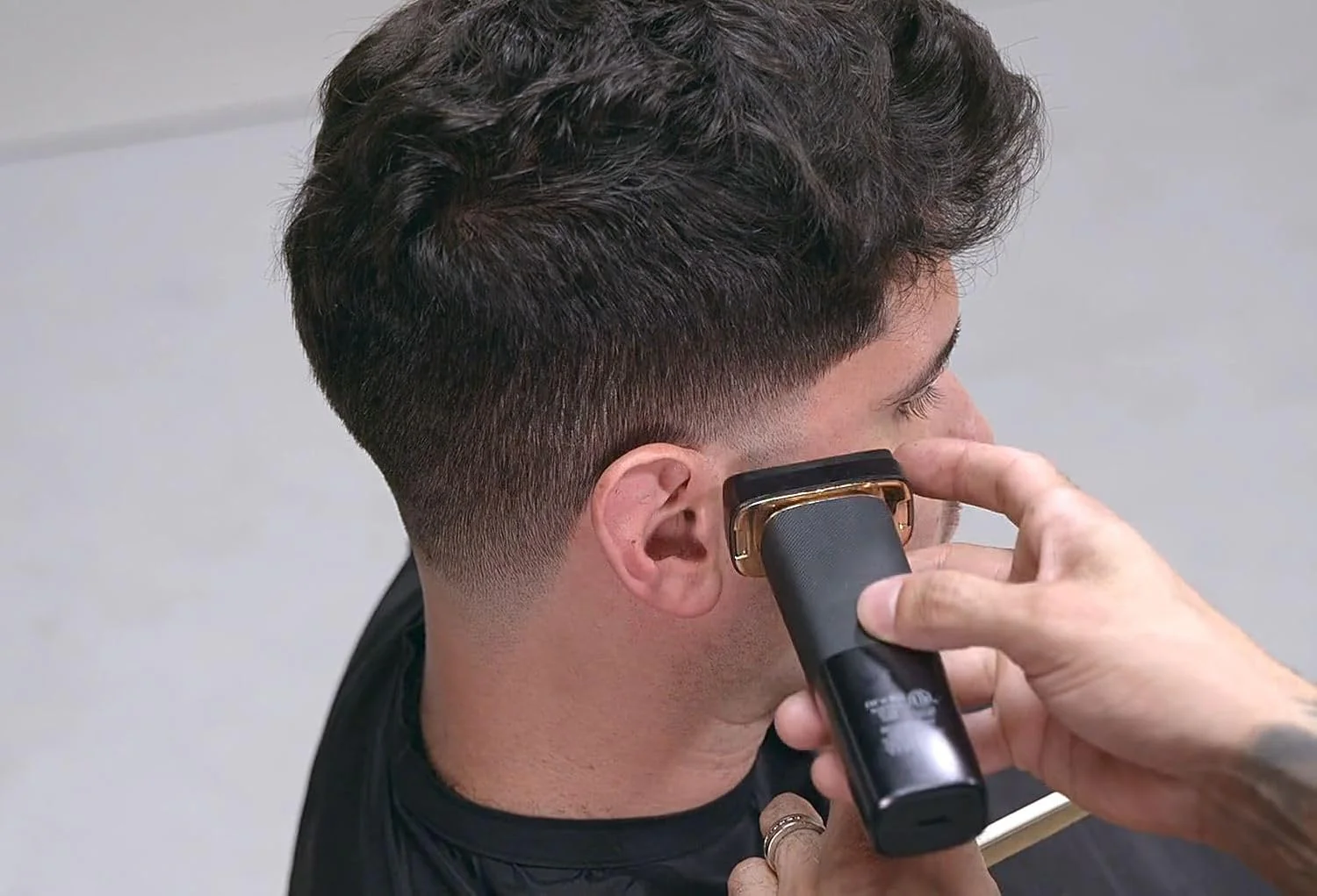 Andis Black Resurge Shaver Matte - Image 3